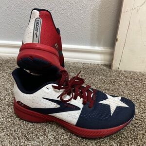 Size 7.5 like new Brooks running shoes